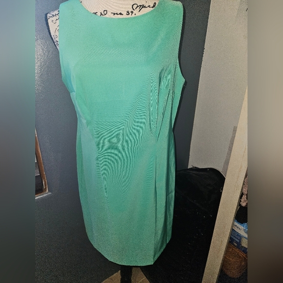Alyx Womans Sleeveless Green Dress Size 14 - Picture 1 of 13